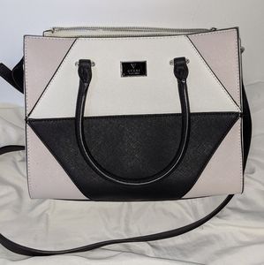 SOLD✨New GUESS Satchel✨